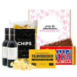 Moederdag-Filmpakket-chips-en-chocolade-2wijn