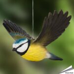 wg4441-decobird-fliegende-blaumeise-holz_free