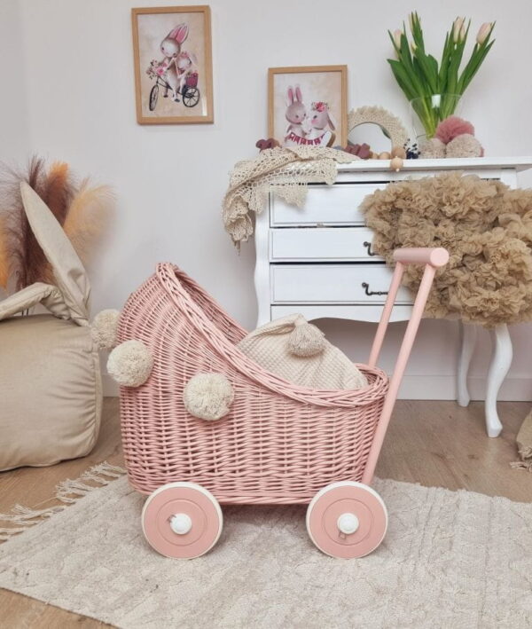 Rieten-poppenwagen