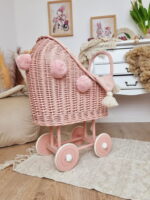 Roze-poppenwagen
