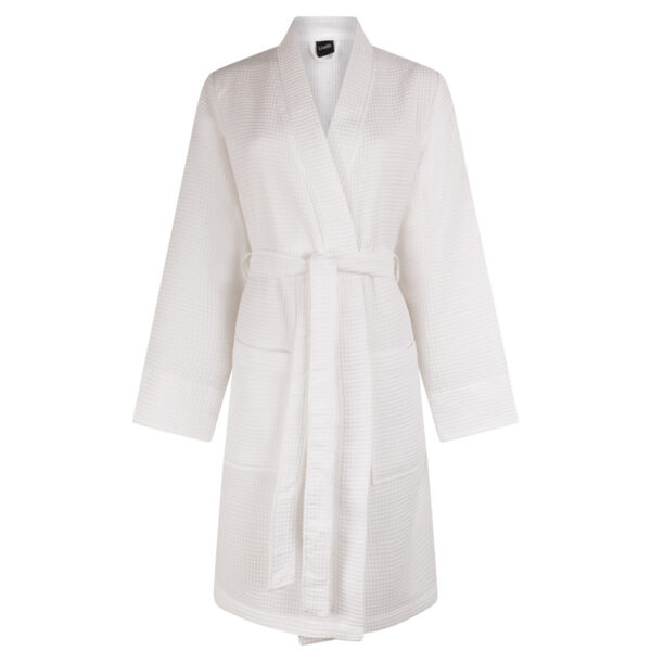 rs2343_nature_short_white_front-scr_4
