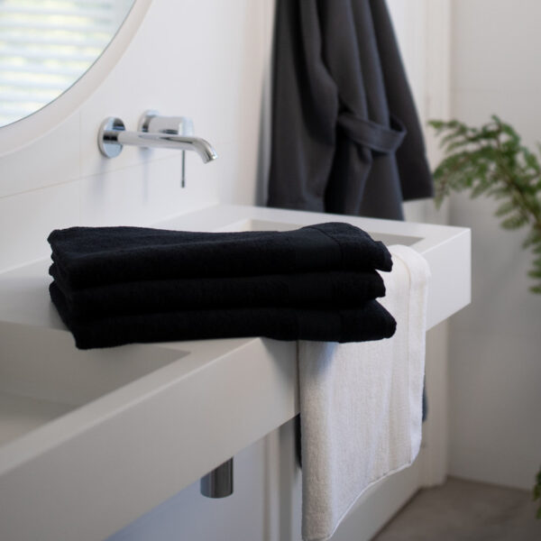 rs2753_badgoed_home_collection_sfeer_black-scr_1