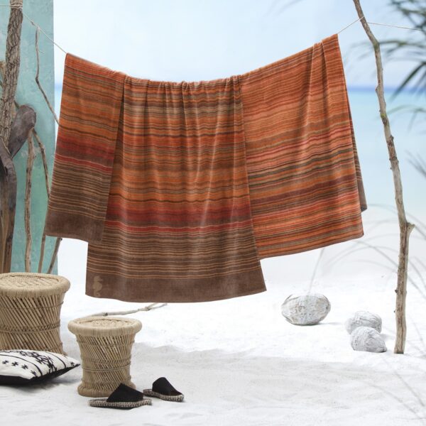 sb-beachtowel_sunset_terra_100x180_cm_sfeer